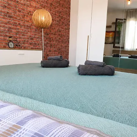 F&j Garda Apartment